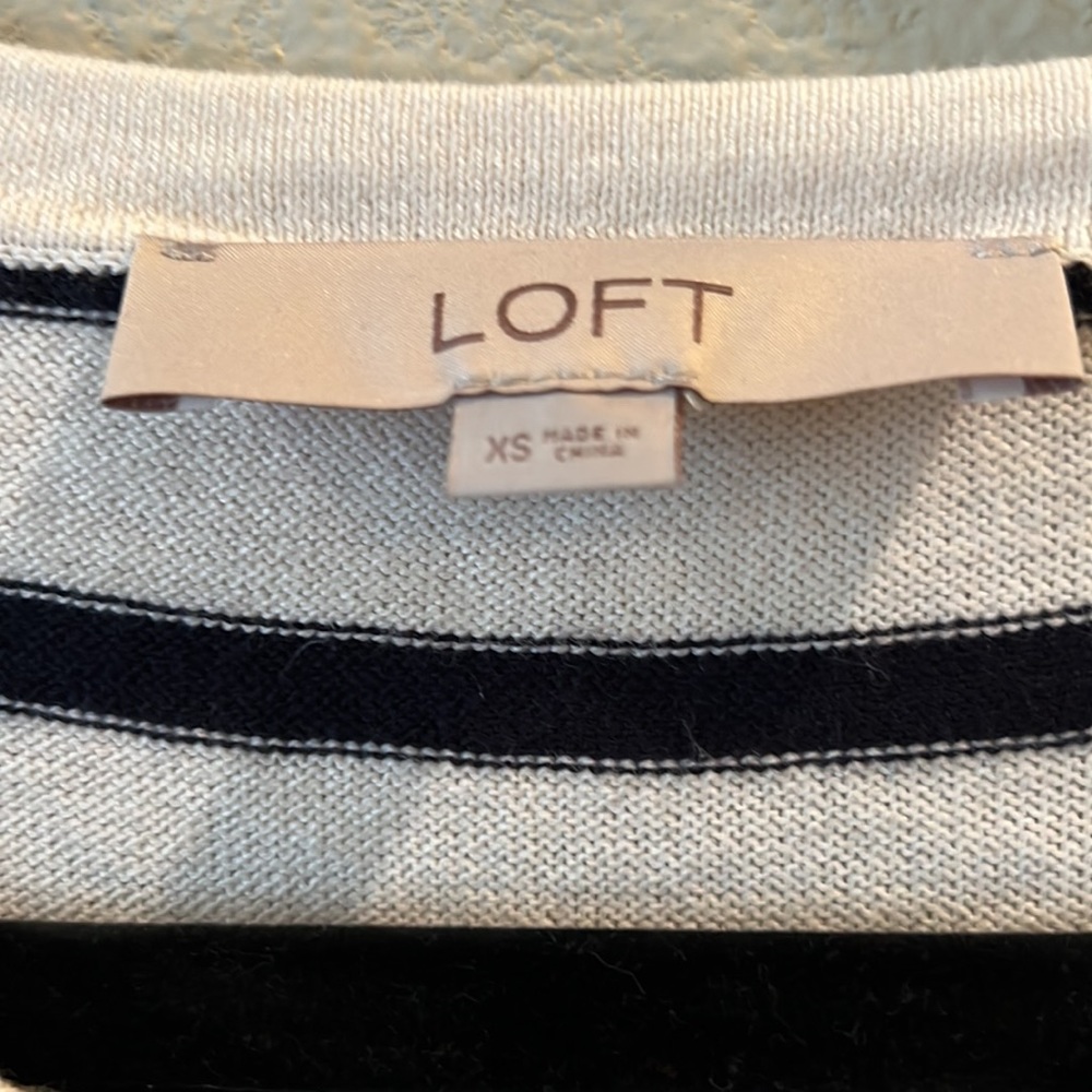 LOFT Sweater - Picture 3 of 4